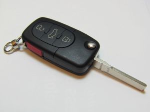 Выкидной ключ Audi (Ауди) HU66 / 315MHz Америка / 3 кнопки дистанционного управления ц/з + Panic / 4D0 837 231 P ― Автосканеры, оборудование для диагностики автомобилей